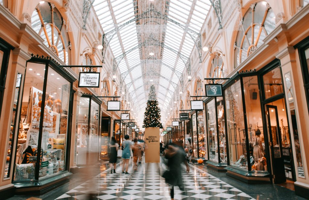 5 Ways to Turn Holiday Foot Traffic into Sales